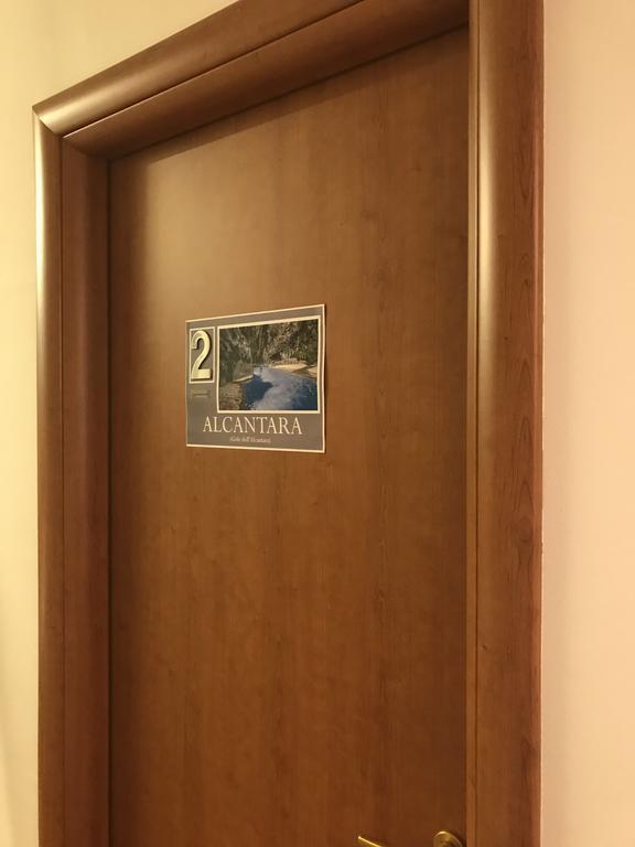 Locami Holiday&Rooms Jolanda Suite Catania Exterior photo